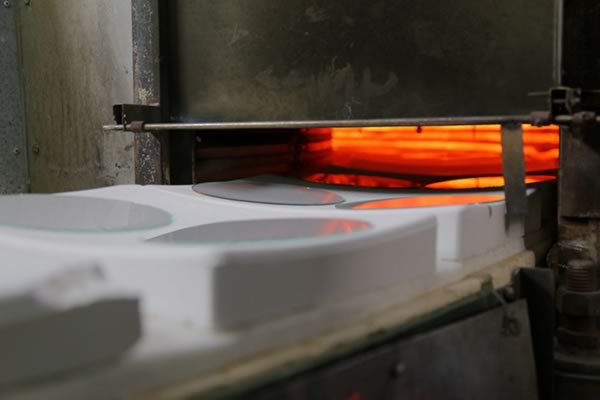 Oven lamp for glass finishing